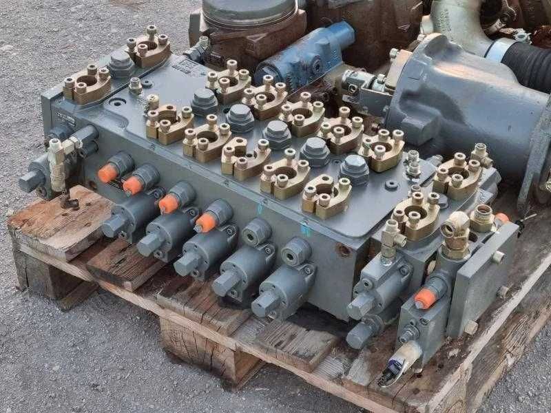 distribuitor hidraulic jcb js210 - piese de schimb jcb