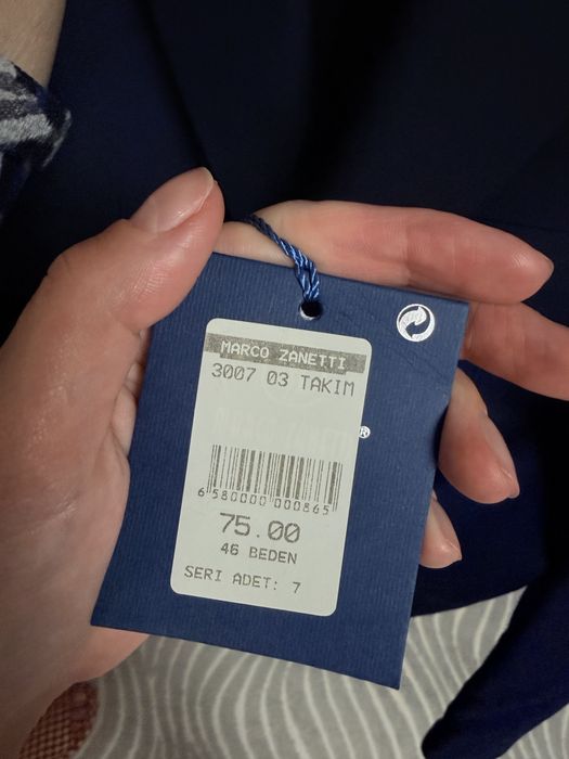 Продам два костюма