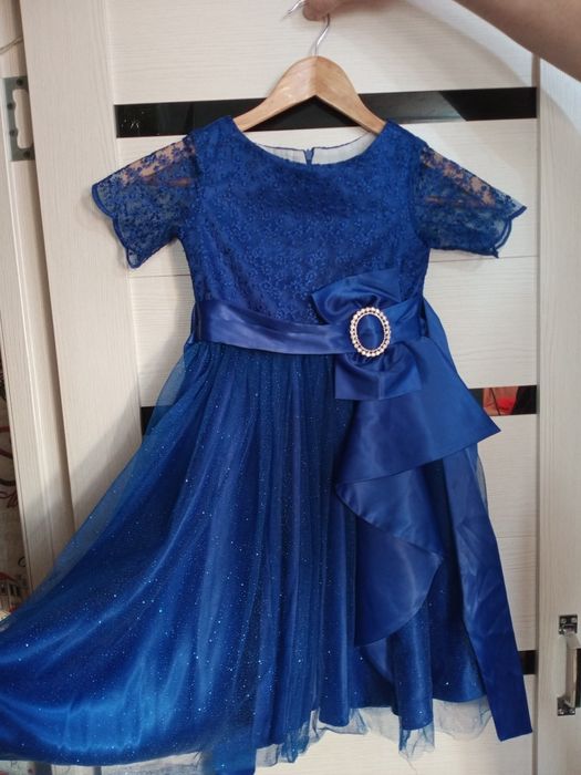 Продам Нарядные платья для девочки