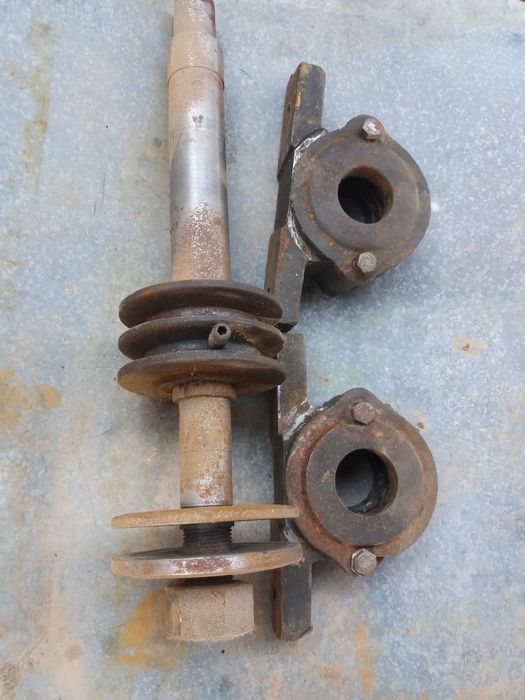 Продавам ос с щтендри /поставка за лагери / за циркуляр