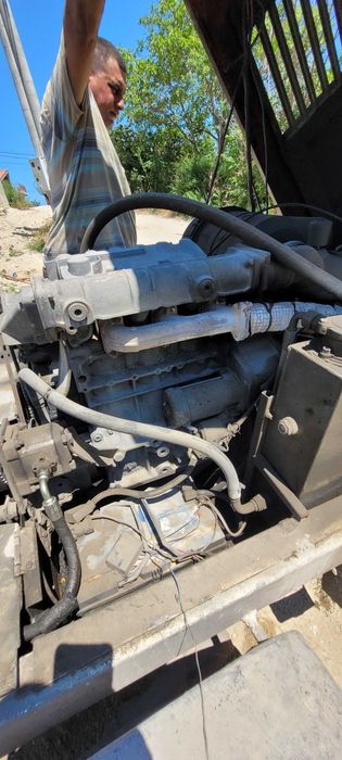 Продавам обурудван бус и машина за подови замазки