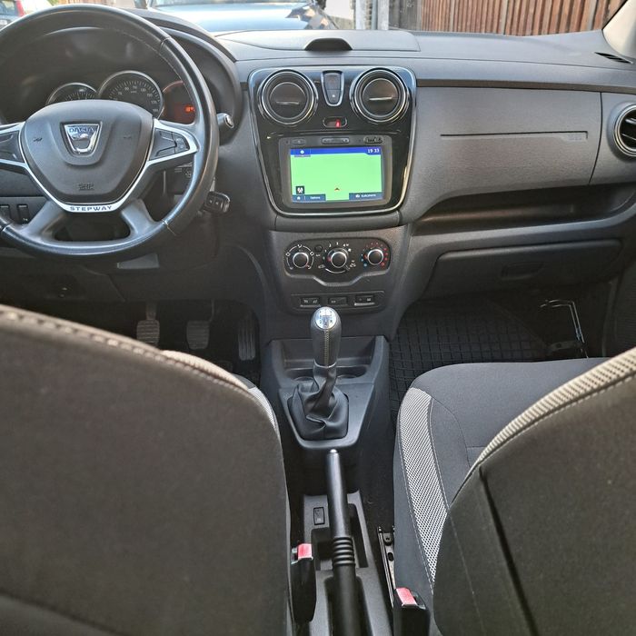 Dacia Lodgy Stepway – An 2018 – 1.2 TCe Benzina 116CP – Euro 6 – Clima * Navigatie * Senzori - Doar 99.000km !