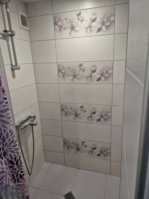 Дава се под наем Четиристаен апартамент в Сливен, Център - 80 кв.м за 408 € - Снимка #9