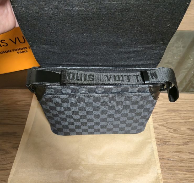 Стилна мъжка чанта