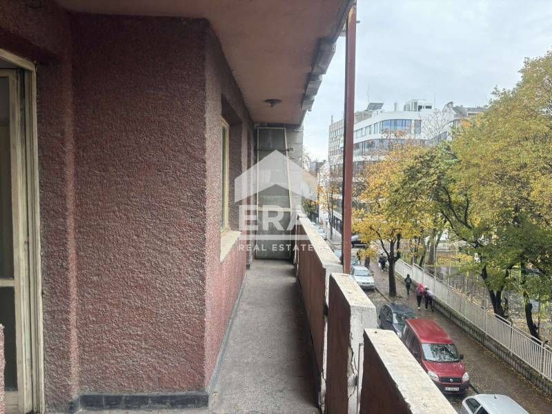 Продава се Четиристаен апартамент в Варна, Център - 100 кв.м за 2430 €/кв.м - Снимка #6