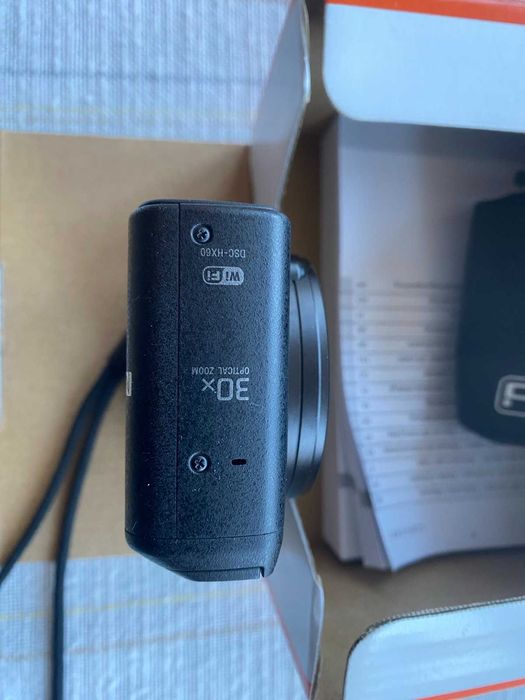 Продавам - компактна камера Sony DSC HX60- като нова!