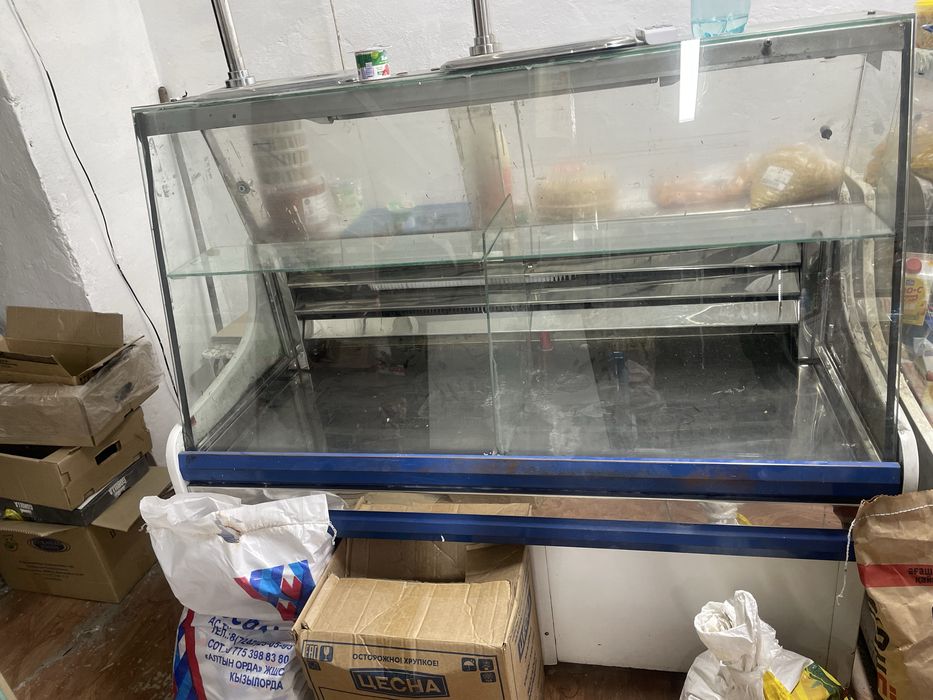 Продам витринный холодильник