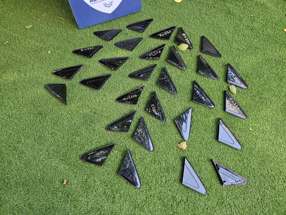 Уголок крыла LEXUS RX330