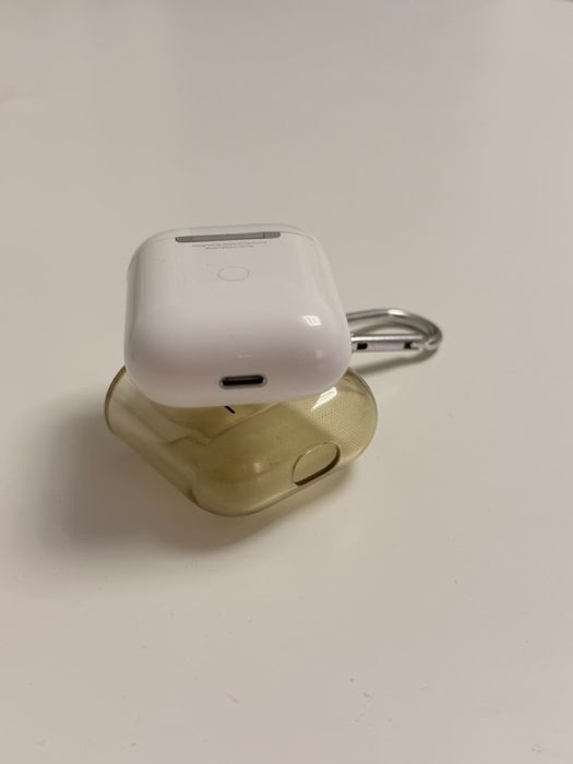 Продам Apple AirPods 2 (оригинал)