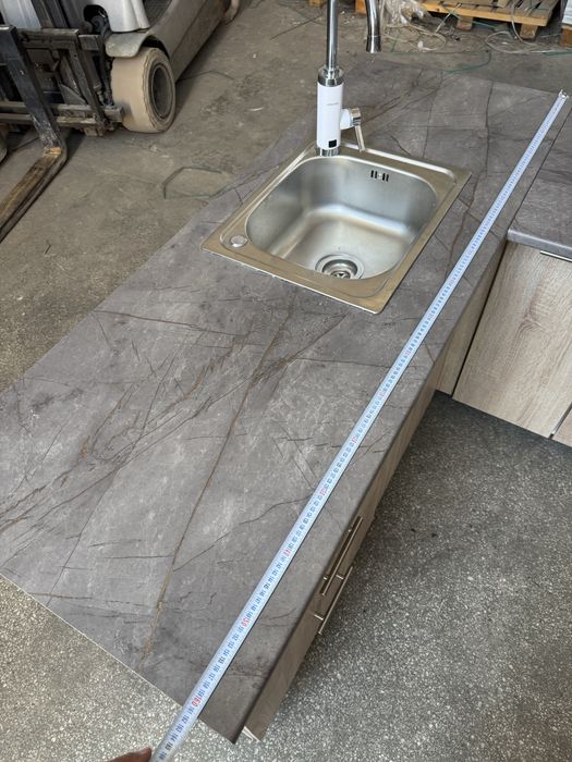 Mobilier de bucătărie complet – cu chiuvetă și baterie cu încălzire instant