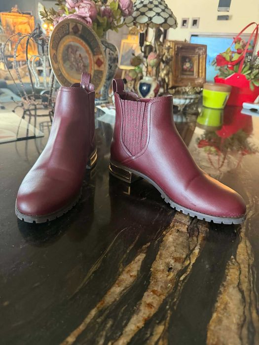 Продавам дамски боти от естествена кожа на Michael Kors като нови