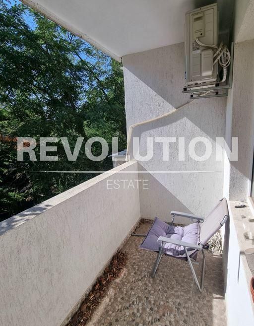 Тристаен апартамент  в гр.Варна, Завод Дружба!