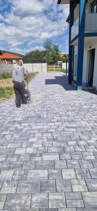 Pavaje si amenajări exterioare