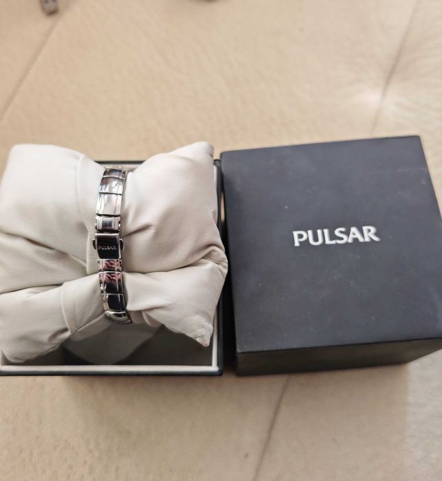 Стилен дамски ръчен часовник PULSAR