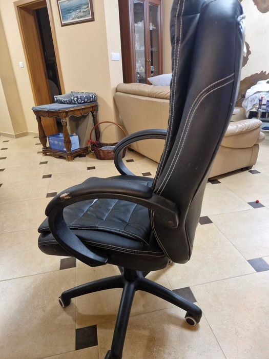 Стол за компютър - черен, еко кожа