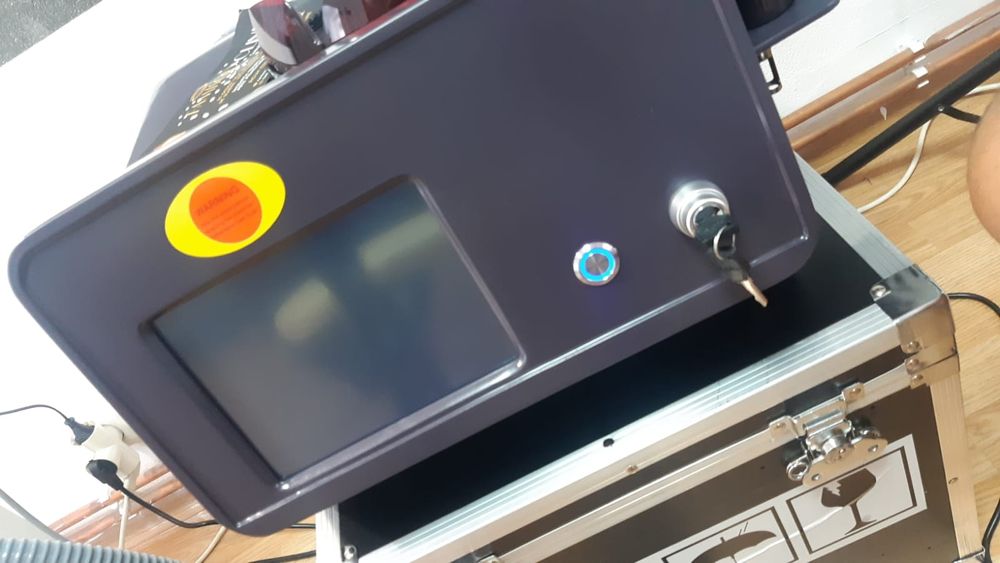 Vand laser indepartat tatuaje 999 e /Inchiriez cu 500 lei/zi