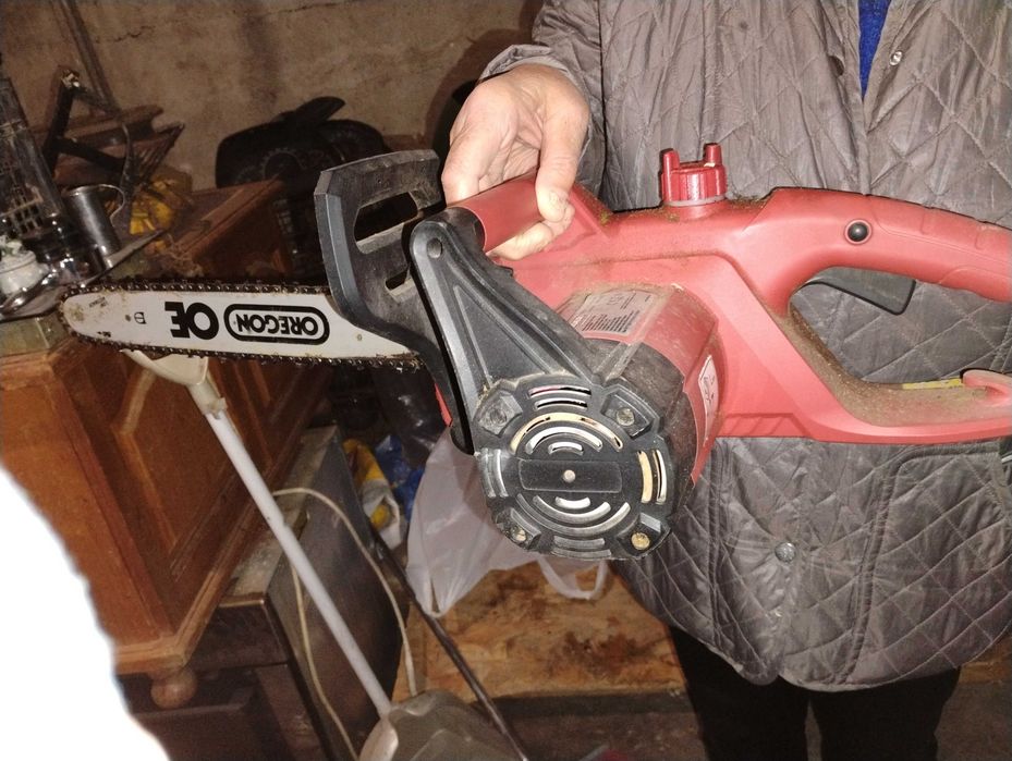 Резачка за дърва на ток