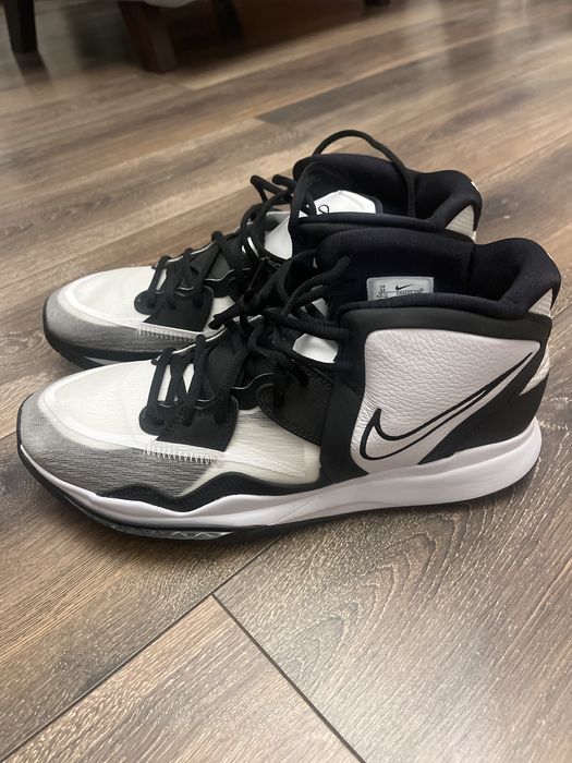 Продам кроссовки совершено новые NIKE