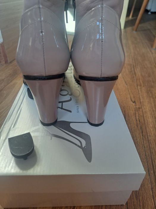 Vând ghetuțe piele