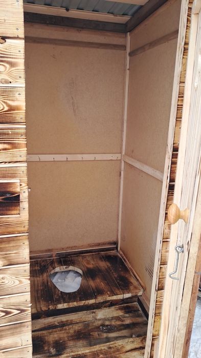 Туалет продам лакированый