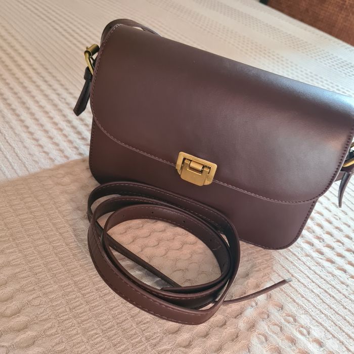 Коричннвая сумка кроссбоди