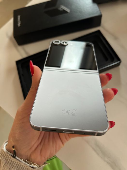 Galaxy ZFlip 6- нов с гаранция