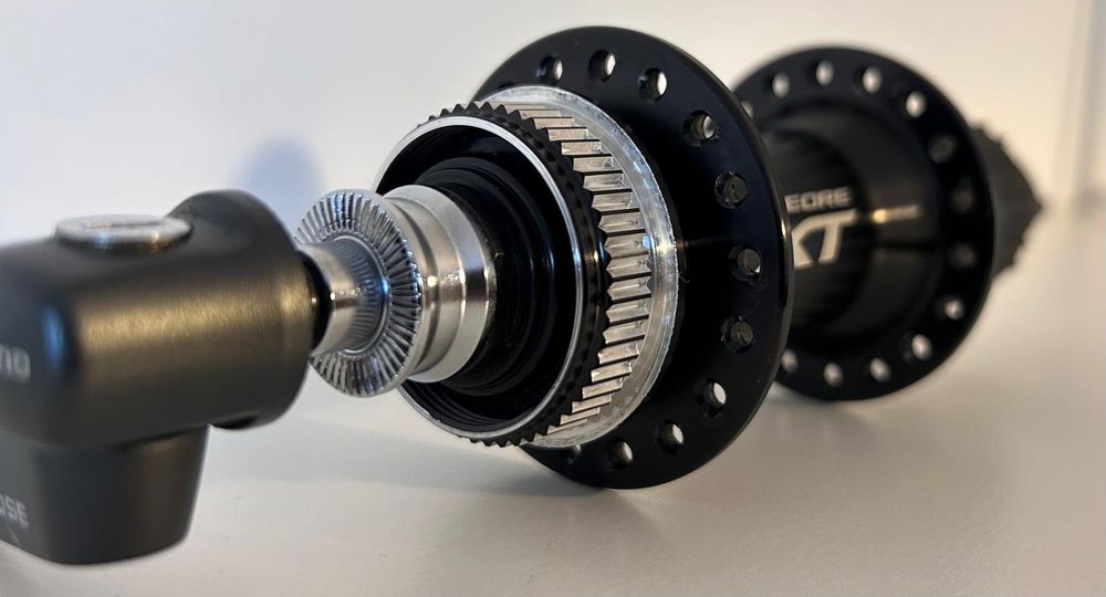 Vând Shimano Deore XT