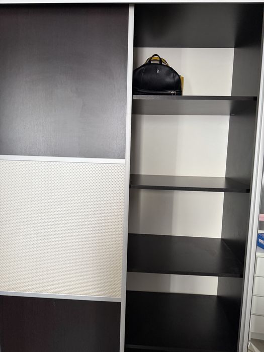 Vand set canapea extensibila cu lada de depozitare si dresing cu 3 usii