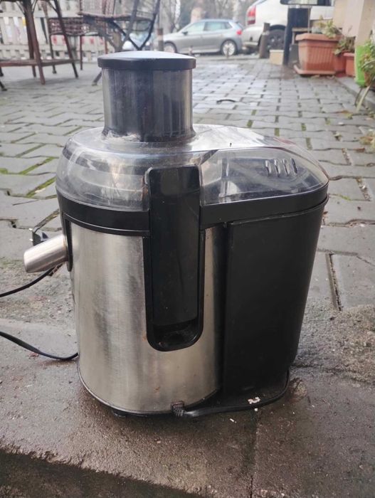 Сокоизтисквачка Delongi robo djet