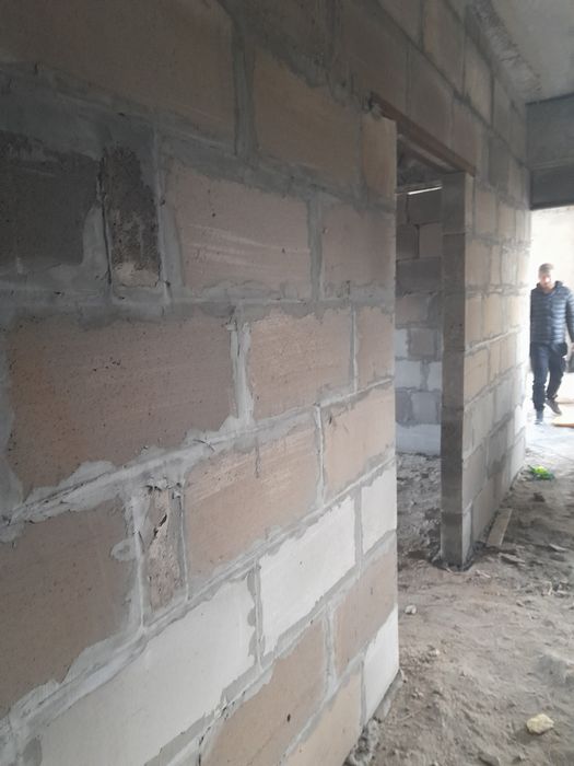 Gisht blok teramiz, shkaturka, styashka, loy shuvoq qilamiz