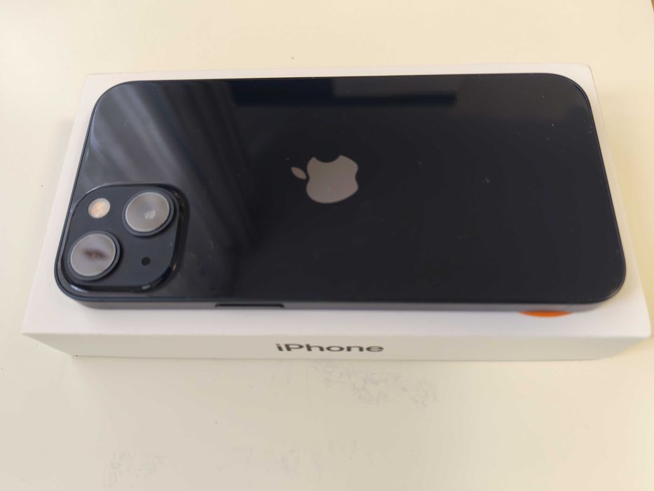 Vând iPhone 13 128 GB negru, baterie 80%