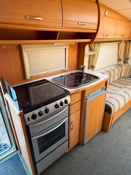 2004 swift charisma’