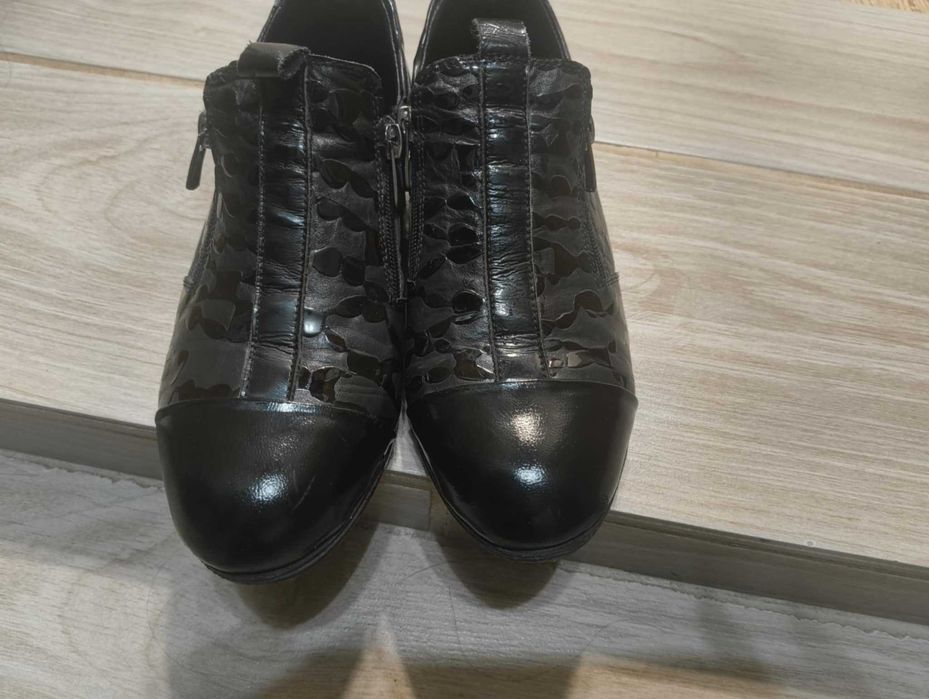 Дамски обувки номер 37