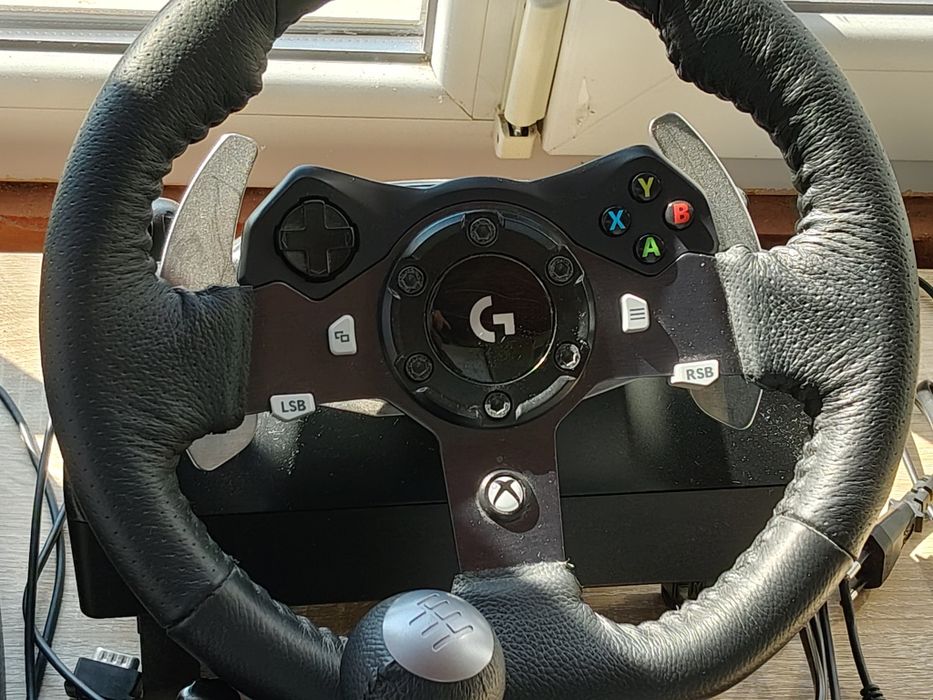 Продавам волан за игри Logitech g920 в много добро състояние