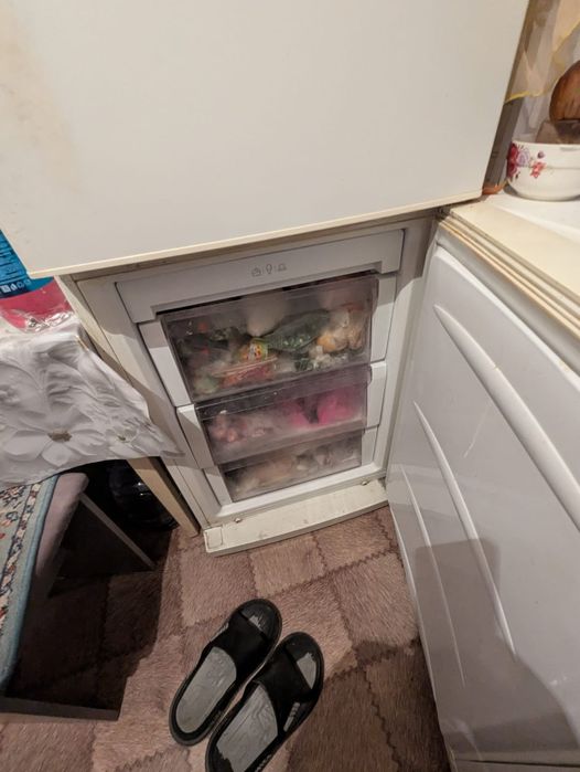 продаем холодильники