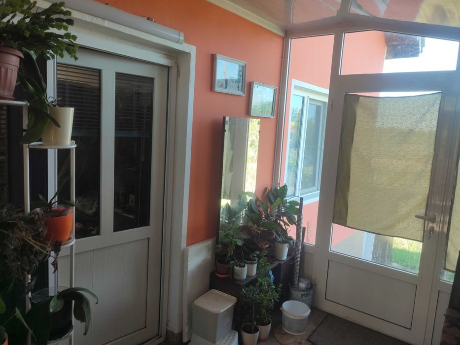 Самостоятелна тухлена къща