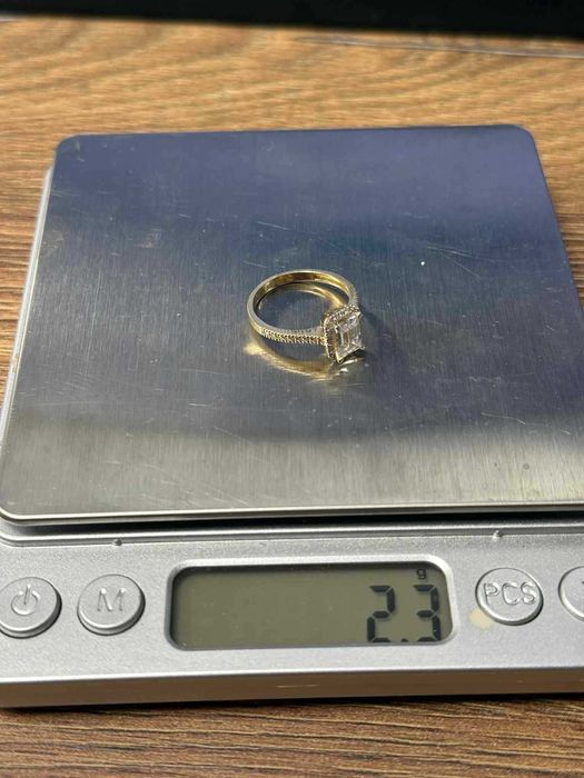 Продавам Златен Дамски Пръстен 14к 585