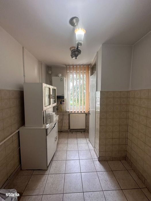 De vanzare apartament 4 camere,2 bai,2balcoane,etj1,zona ultracentrala