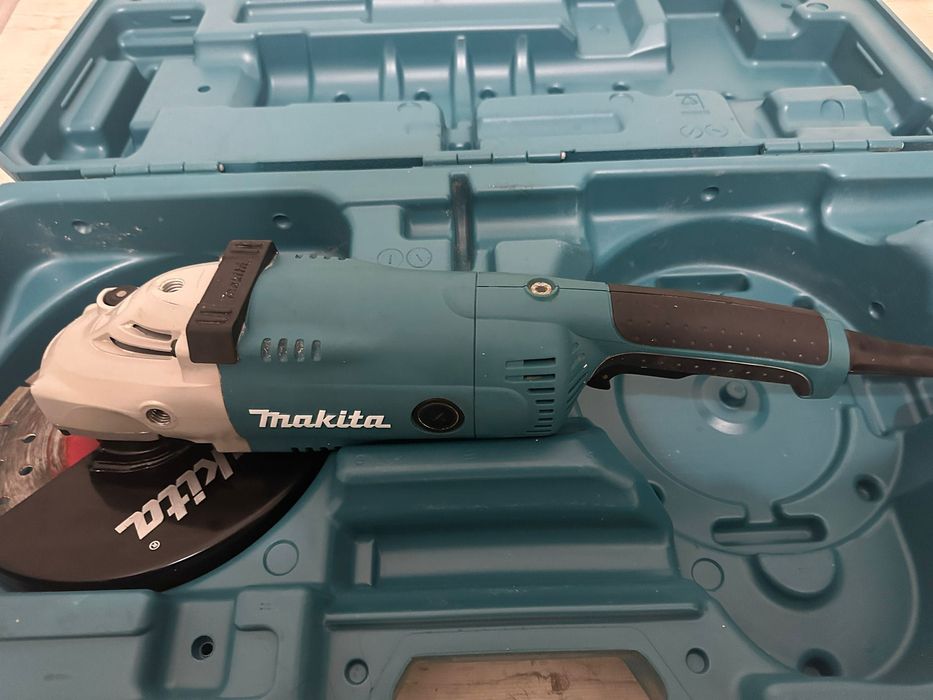 Makita GA9020R 230 мм / 2200 W – почти нов, използван само 3-4 пъти