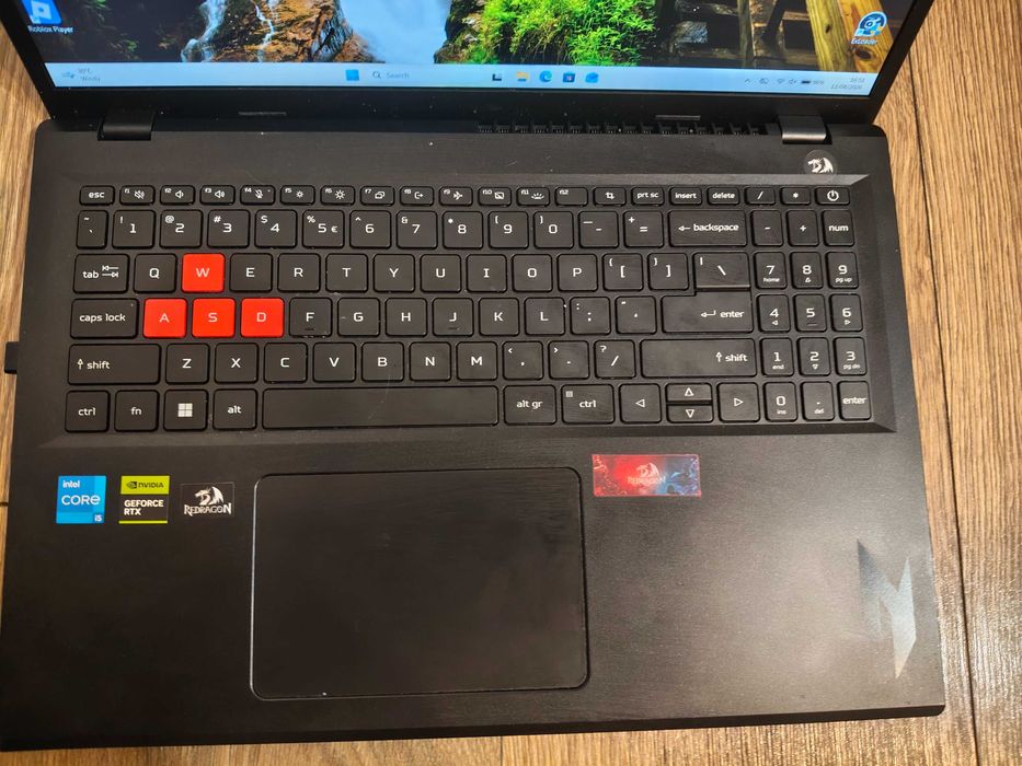 Vând Laptop Gaming Acer Nitro Lite 16 NL16-71G-57M9