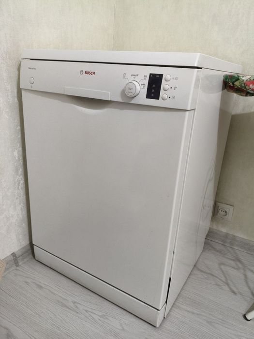 Посудомоечная машина BOSCH SMS43D02ME