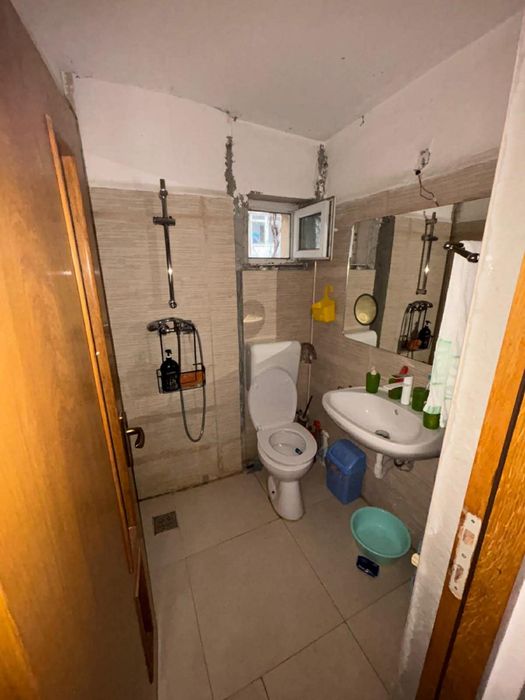 Casa 7 camere plus living pentru chirie