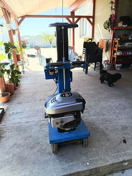 Vând spargator de lemne