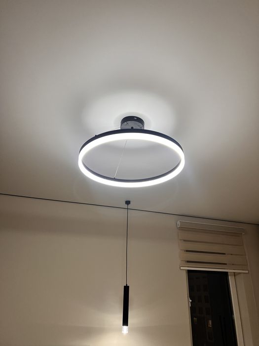 Продам люстры новые