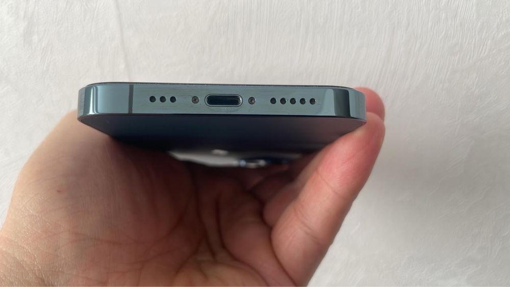 Продам Iphone 12 Pro