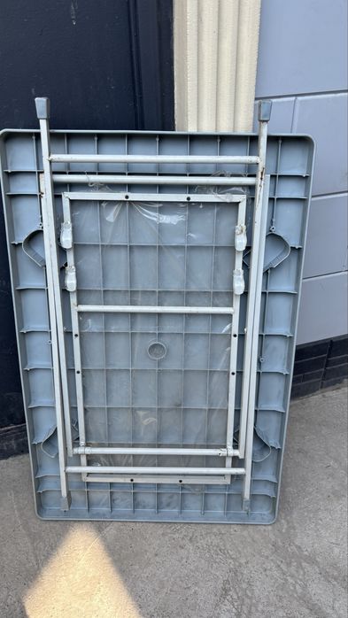 Стол в хорошем состоянии, 140×40 см