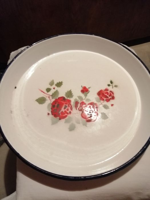 Супник, порцеланов. Тава, фруктиери, вази.