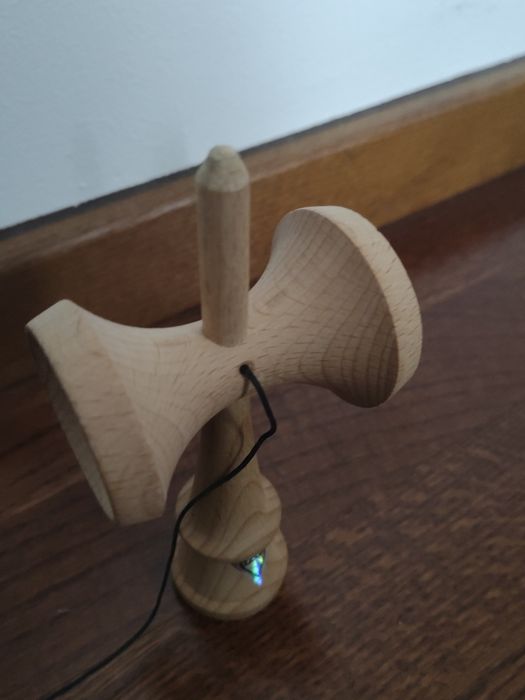 Vând kendama krom pop