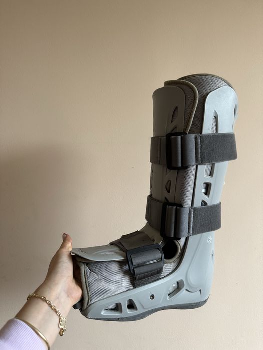 Ортеза за десен крак