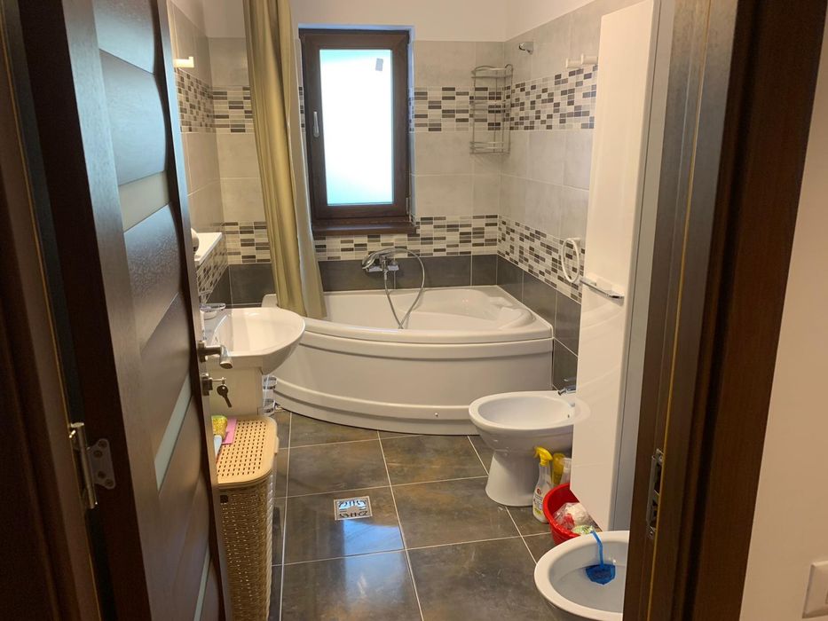 De închiriat apartament 2 camere – zonă centrală,